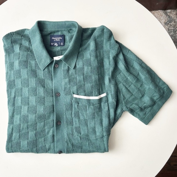 A&F Textural Button-Through Sweater Polo Shirt Size Medium Green New Relaxed Fit - Picture 2 of 7